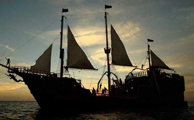 Cancun Jolly Roger Pirate Ship Night Show Including Dinner 2024